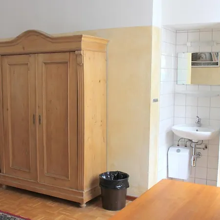 ホステル Fabrik - *