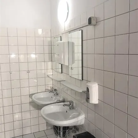 Fabrik - Baxpax Hostel *