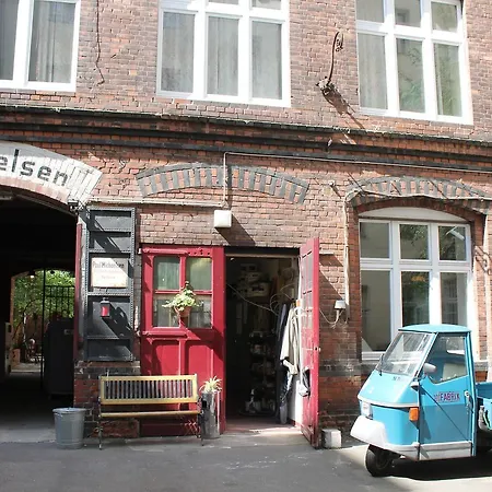 Fabrik - Baxpax Hostel *