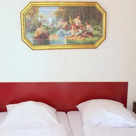 Fabrik - Baxpax Hostel *